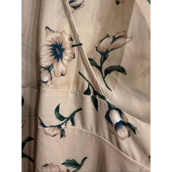 Lydelle Cream Blue Floral V-Neck Short Flared Sleeve Wrap Midi Dress Size Medium - Picture 4 of 5